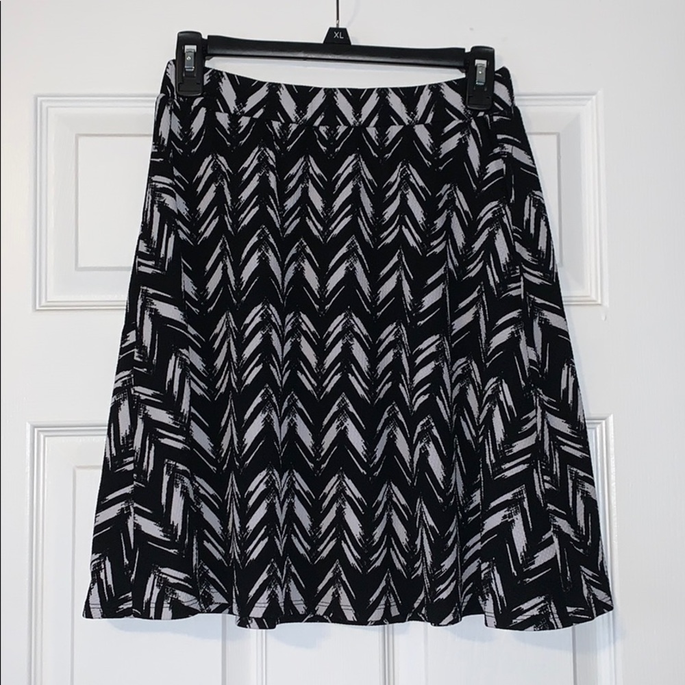 🌎 2/$18 Size L Joe B skirt